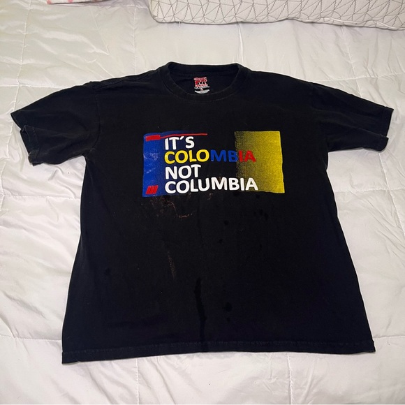 black t-shirt with "It's Colombia not Columbia" design - Picture 2 of 7